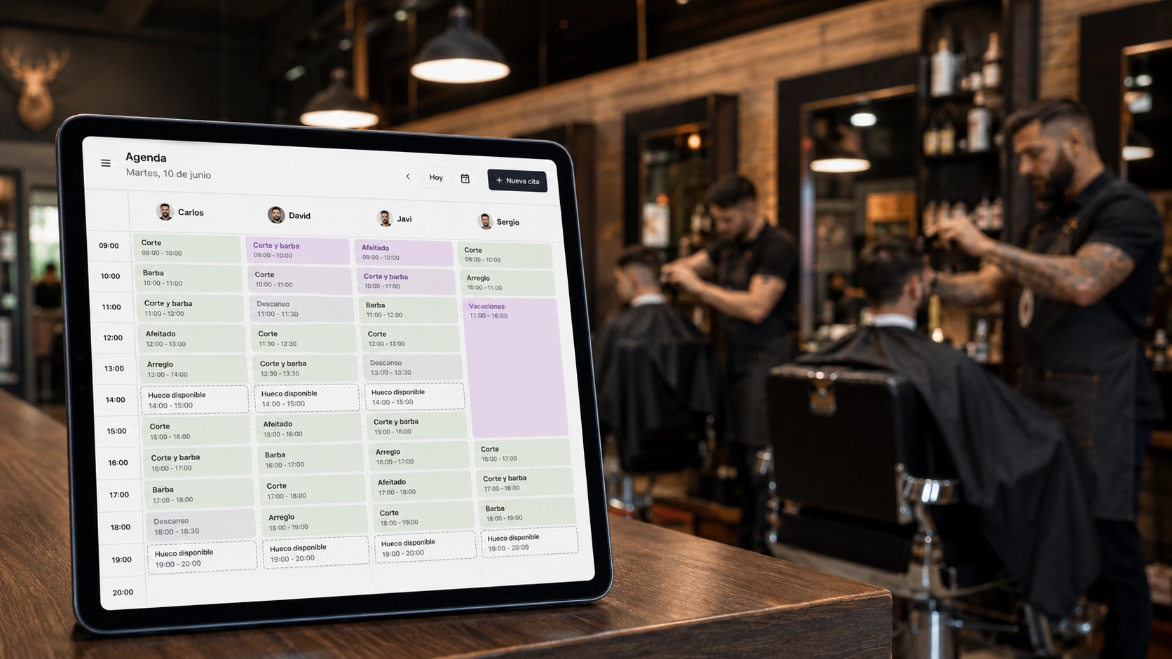 Agenda online de barbería con varios barberos, servicios, descansos y horarios organizados